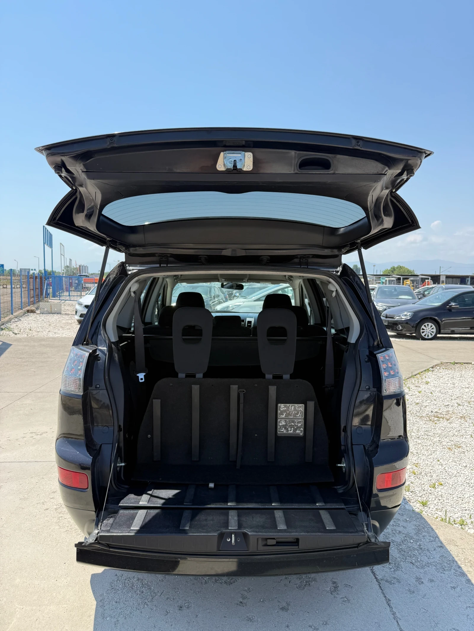 Mitsubishi Outlander 2.0 Di-D 7p. 4x4, снимка 13 - Автомобили и джипове - 55100982