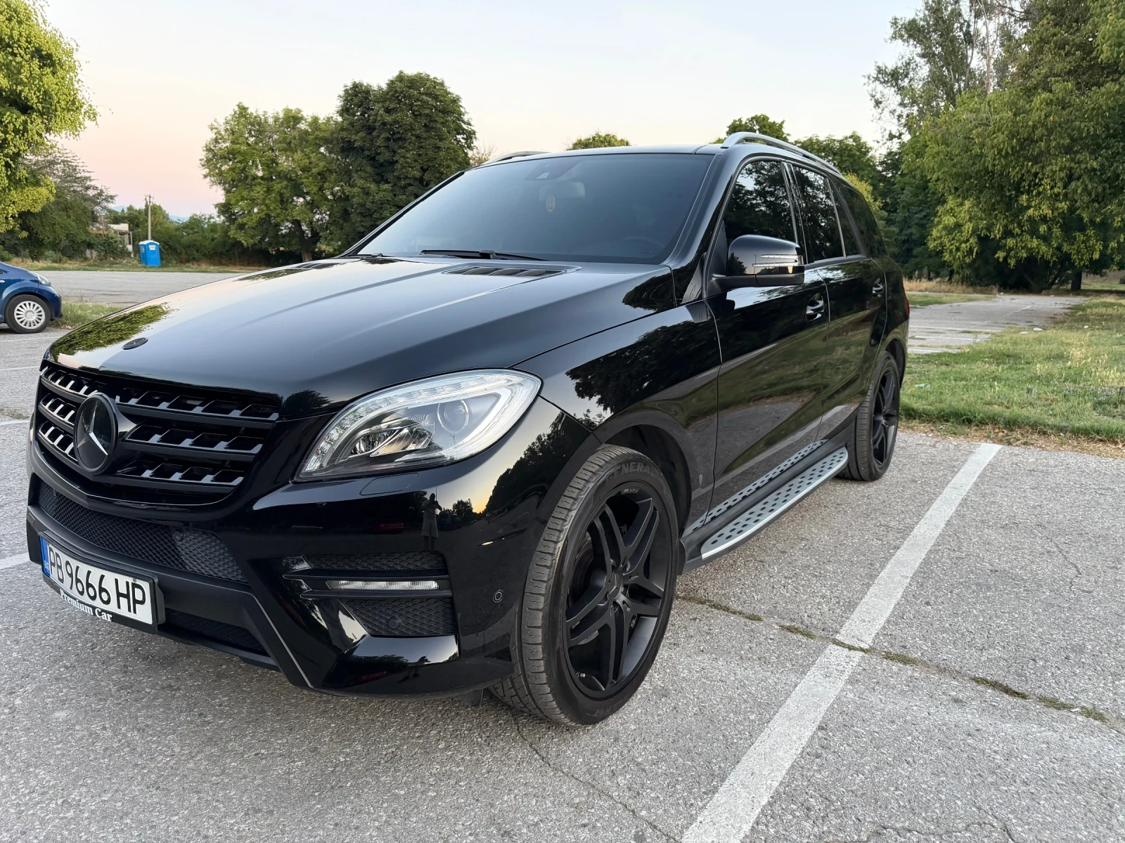 Mercedes-Benz ML 350 /AMG PACK/DISTRONIC+ /AIRMATIC/ KEYLESS, снимка 4 - Автомобили и джипове - 55245659