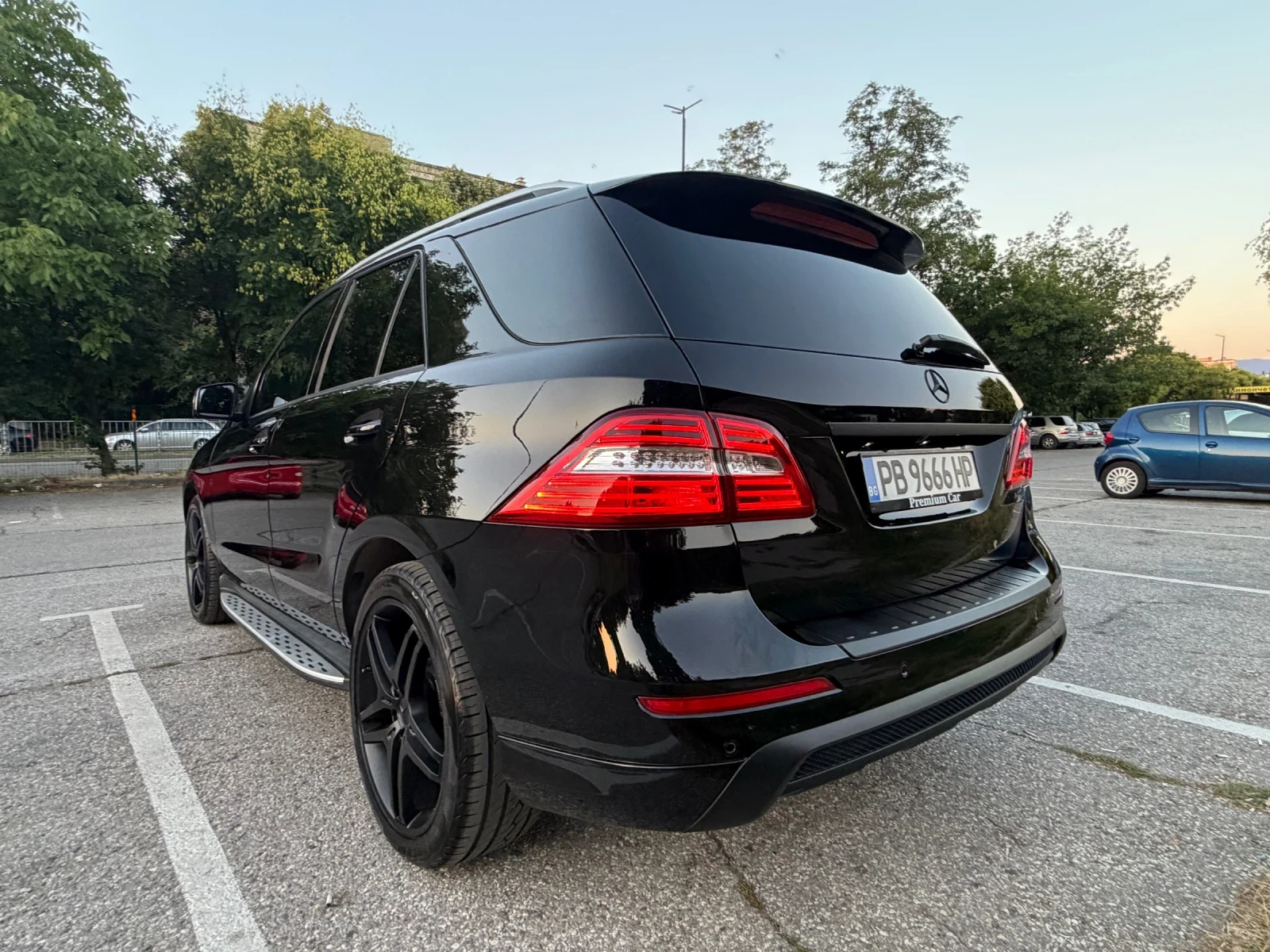 Mercedes-Benz ML 350 /AMG PACK/DISTRONIC+ /AIRMATIC/ KEYLESS, снимка 7 - Автомобили и джипове - 55245659