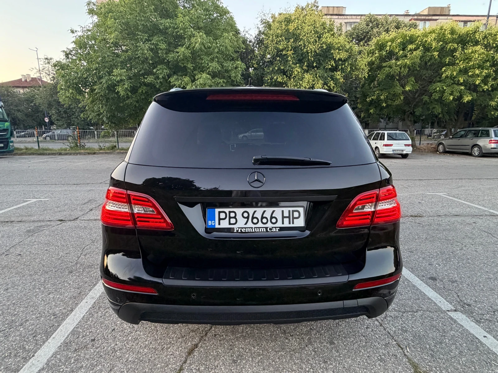 Mercedes-Benz ML 350 /AMG PACK/DISTRONIC+ /AIRMATIC/ KEYLESS, снимка 6 - Автомобили и джипове - 55245659