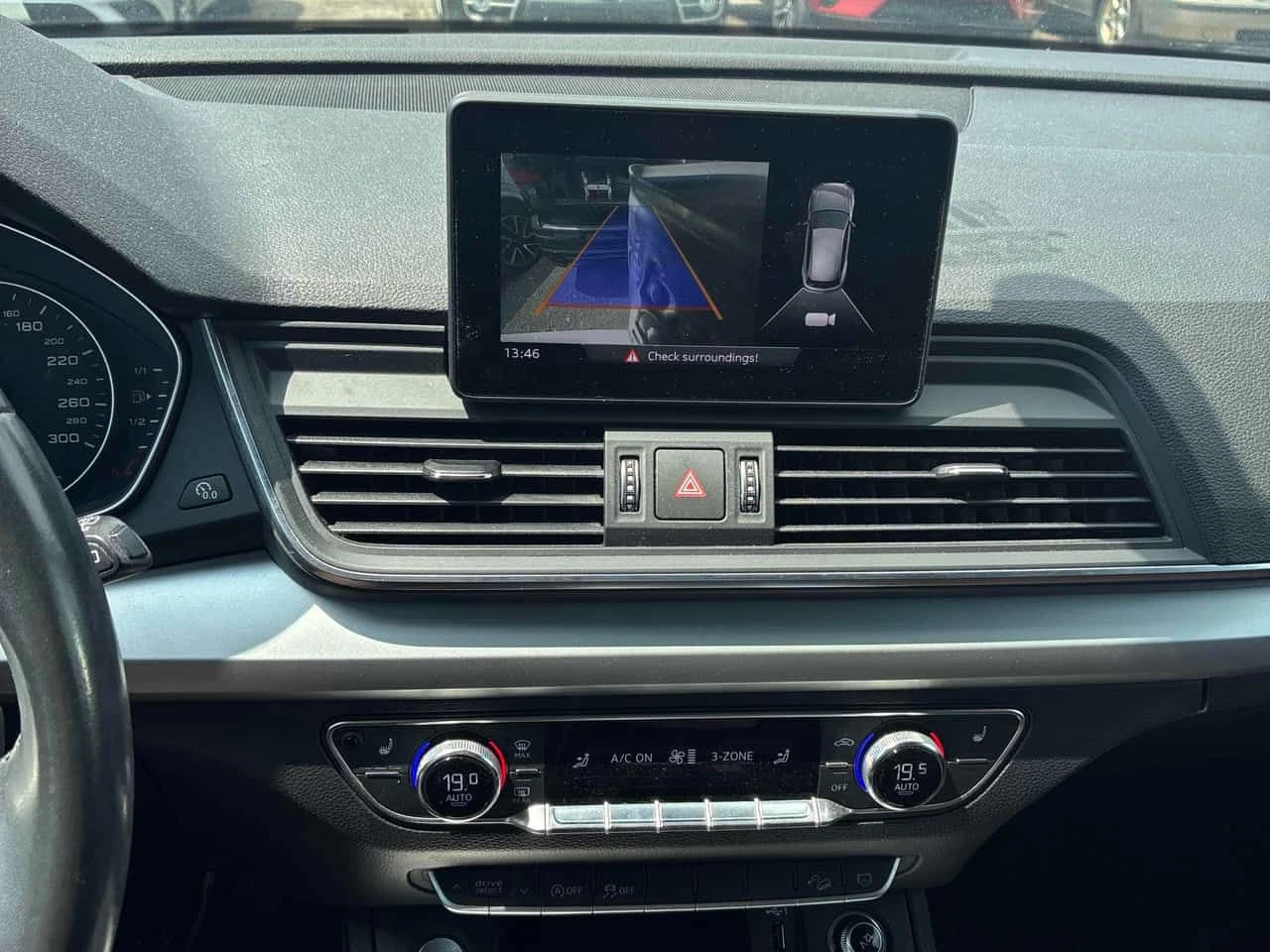 Audi Q5 KOMFORT QUATTRO * ПЪРВИ СОБСТВЕНИК* КЛИП НА МОТОРА, снимка 9 - Автомобили и джипове - 55359159