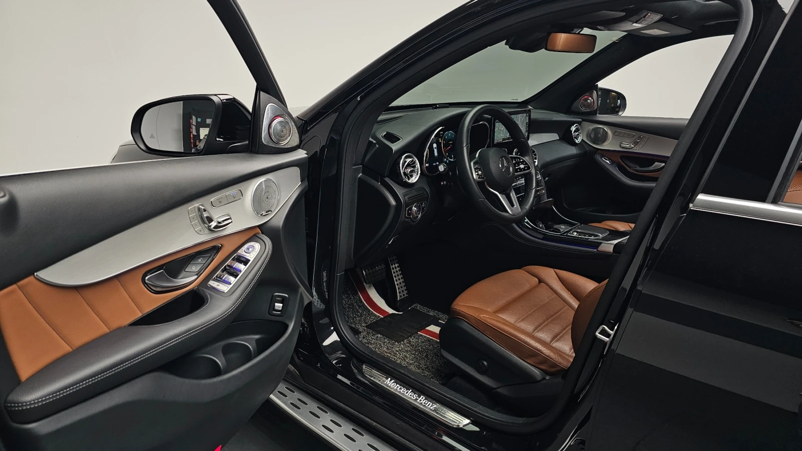 Mercedes-Benz GLC 300 4MATIC* Fully Loaded* ACCIDENT-FREE* , снимка 10 - Автомобили и джипове - 55992266