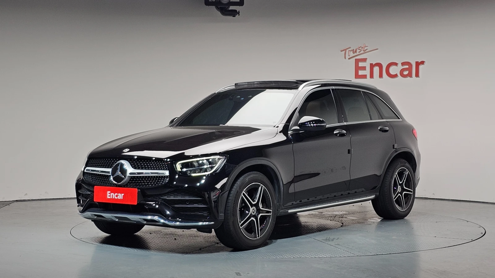 Mercedes-Benz GLC 300 4MATIC* Fully Loaded* ACCIDENT-FREE* 