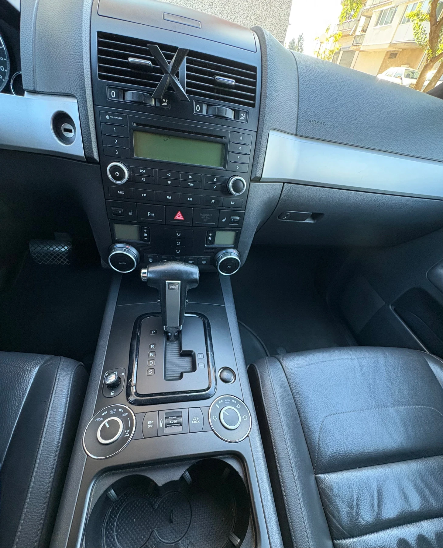 VW Touareg, снимка 8 - Автомобили и джипове - 56361817