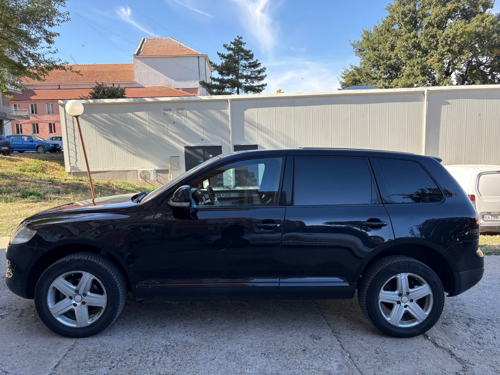 VW Touareg, снимка 2 - Автомобили и джипове - 56361817
