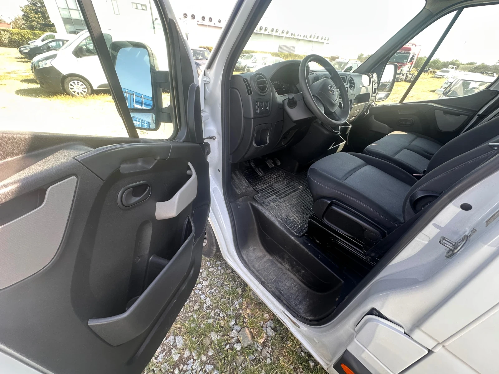 Nissan NV400 2.3 CRDI - изображение 10