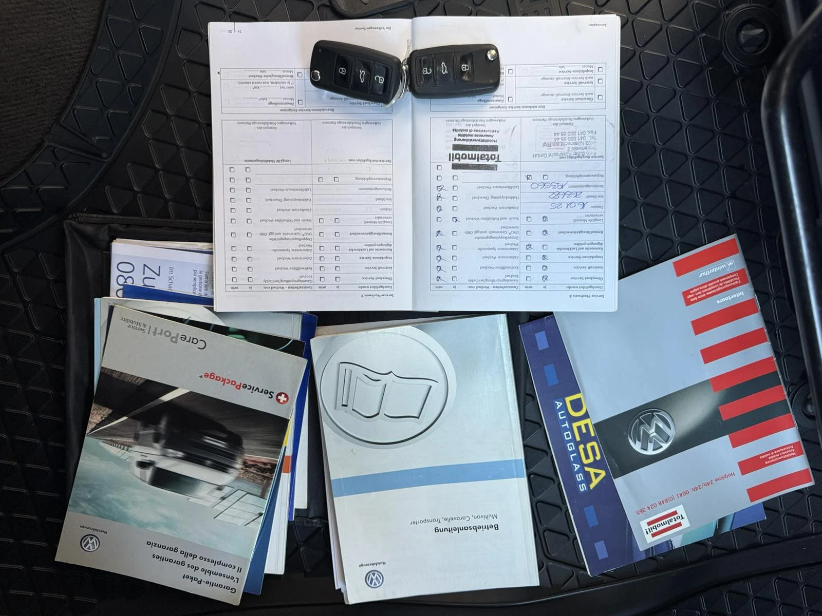 Кемпер VW T5 2.0TDI Швейцария, снимка 17 - Каравани и кемпери - 54315574