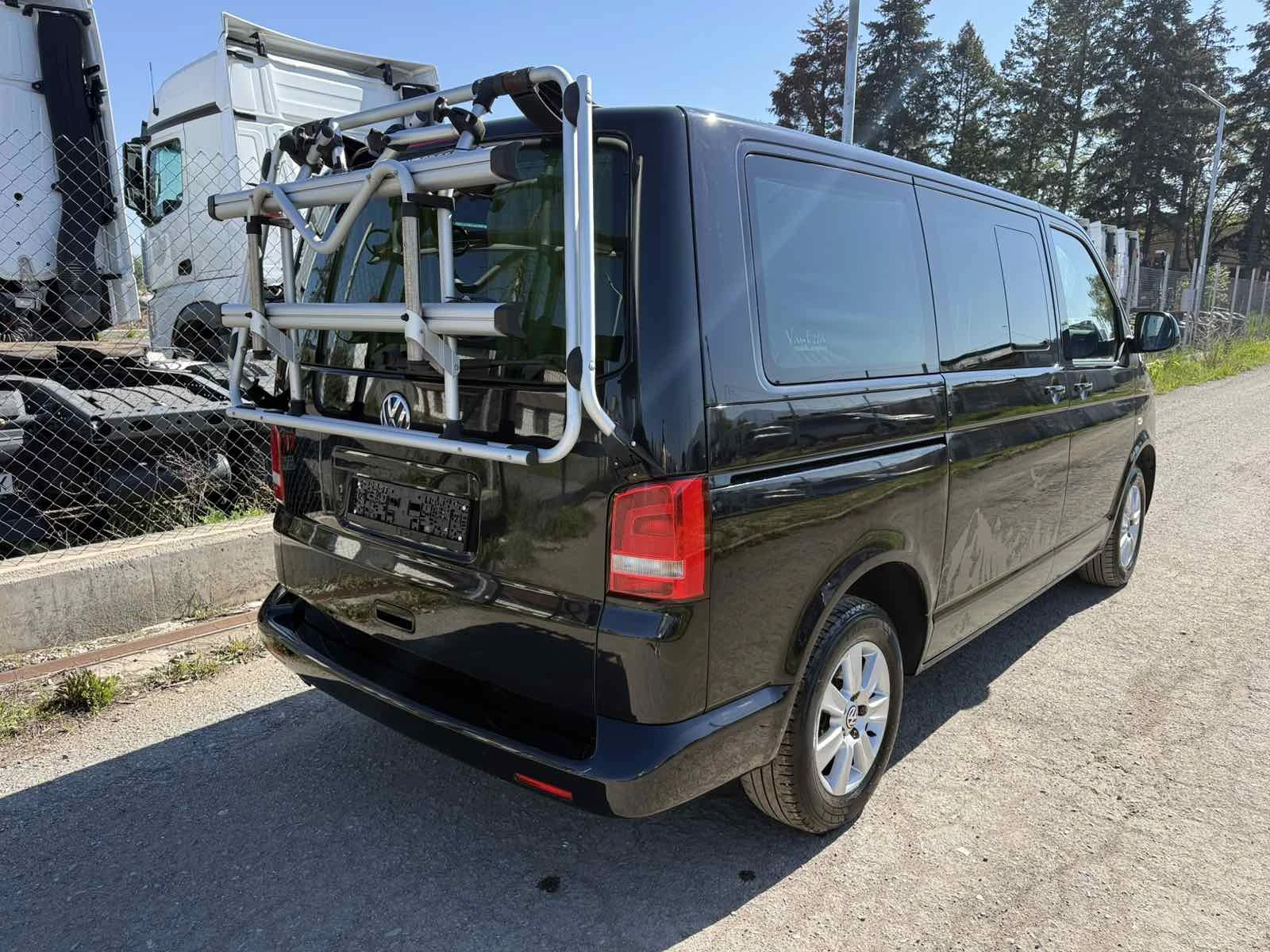 Кемпер VW T5 2.0TDI Швейцария, снимка 4 - Каравани и кемпери - 54315574