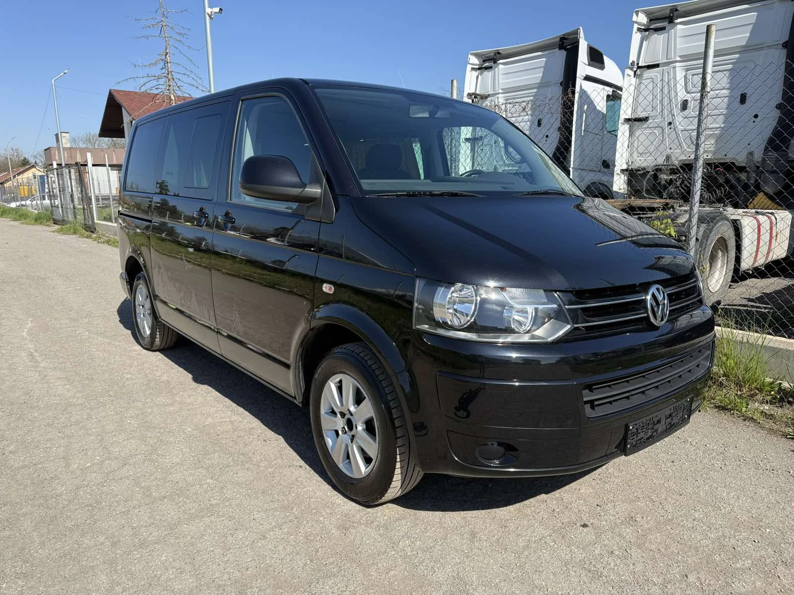 Кемпер VW T5 2.0TDI Швейцария, снимка 6 - Каравани и кемпери - 54315574