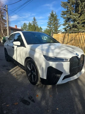 BMW iX xDrive40 Laser/360/SkyLounge/HK/СЕРТИФИКАТ, снимка 2