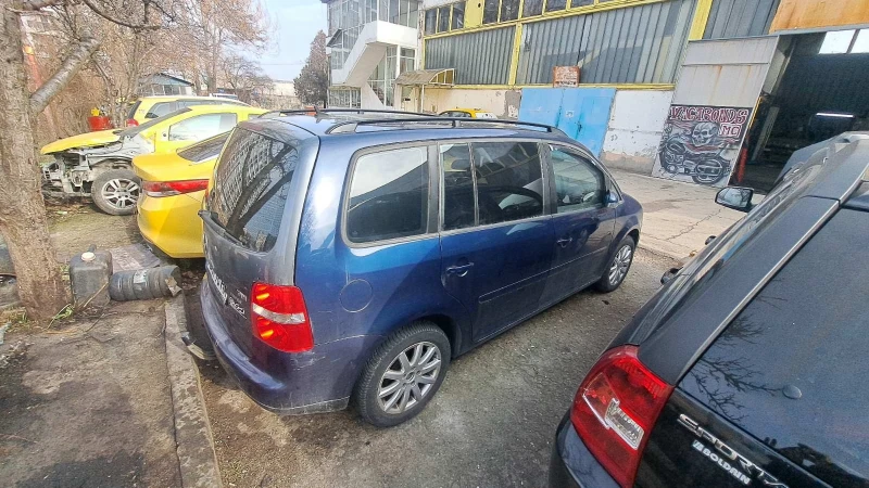 VW Touran, снимка 5 - Автомобили и джипове - 48853753