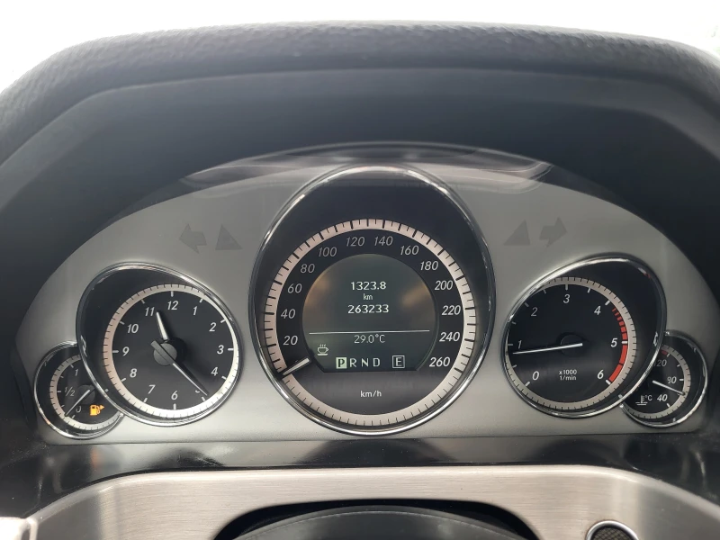 Mercedes-Benz E 220 2.2CDi, снимка 16 - Автомобили и джипове - 51456441