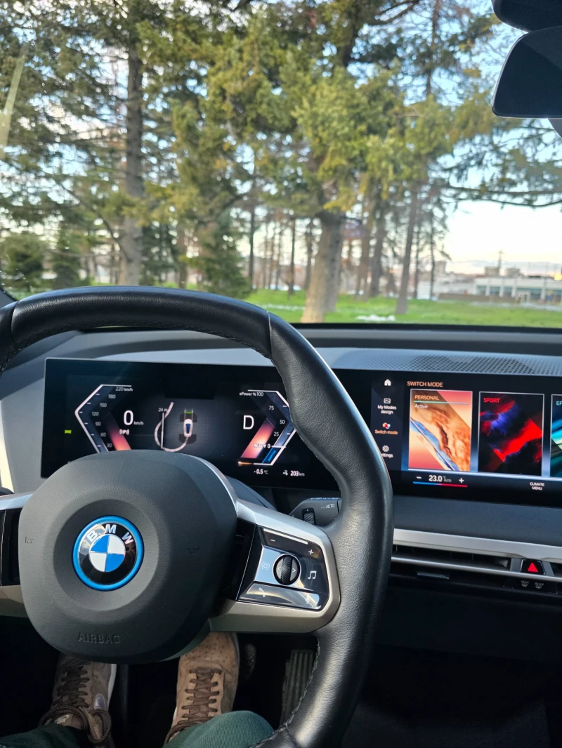 BMW iX xDrive40 Laser/360/SkyLounge/HK/СЕРТИФИКАТ, снимка 8 - Автомобили и джипове - 52405254
