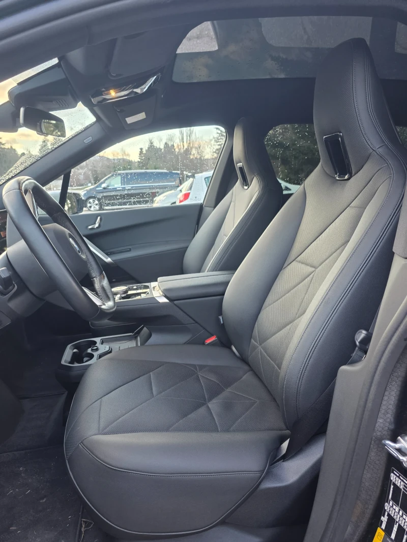 BMW iX xDrive40 Laser/360/SkyLounge/HK/СЕРТИФИКАТ, снимка 6 - Автомобили и джипове - 52405254