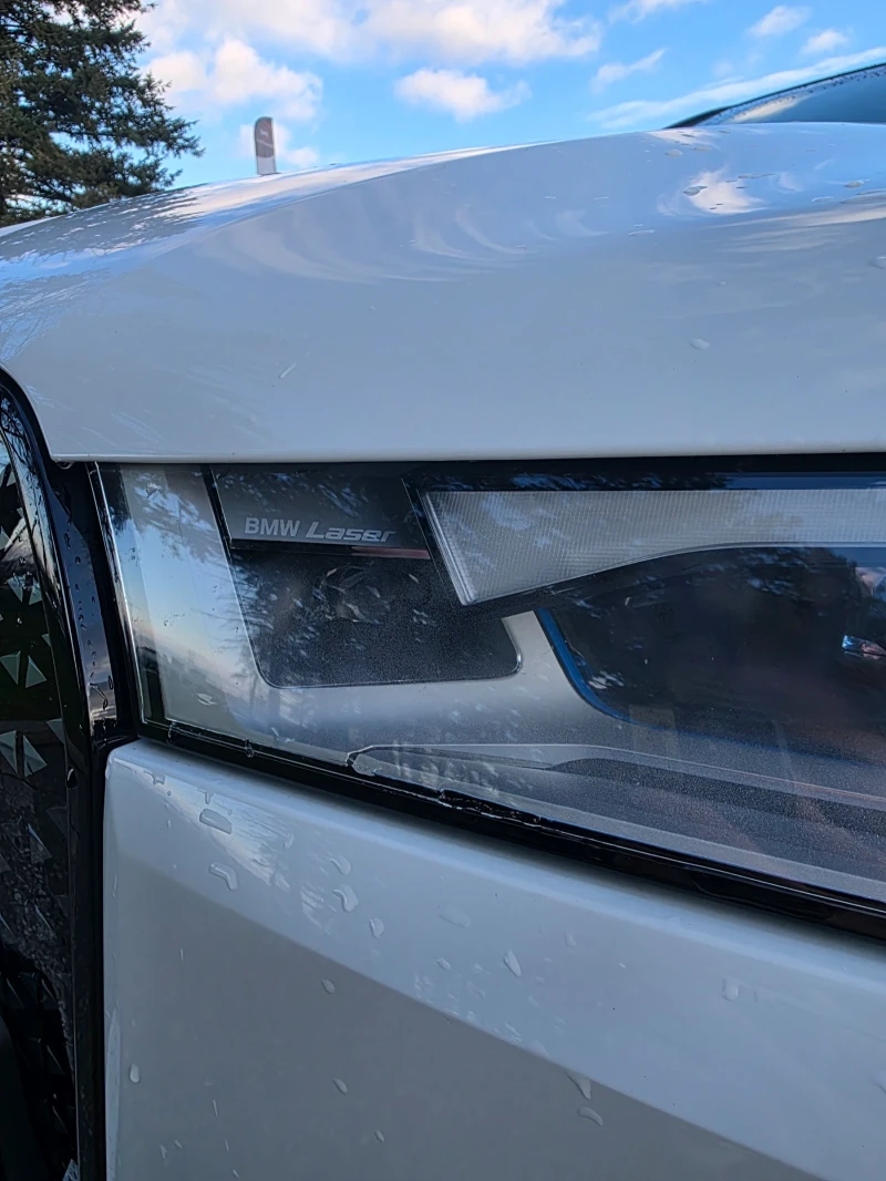 BMW iX xDrive40 Laser/360/SkyLounge/HK/СЕРТИФИКАТ, снимка 17 - Автомобили и джипове - 52405254