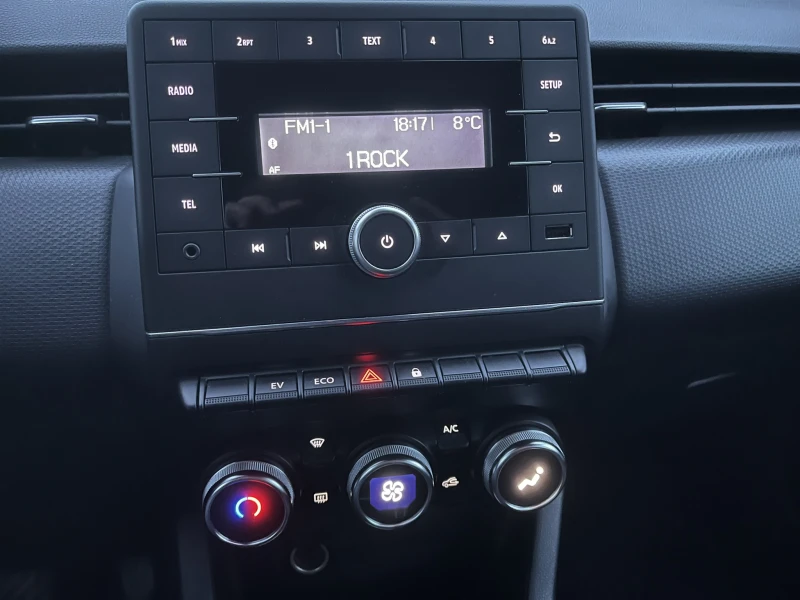 Renault Clio 1.6 E-Tech Hybrid Automatic, снимка 11 - Автомобили и джипове - 53030951