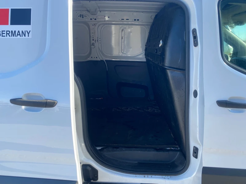 Toyota Proace City 1.2T MT, снимка 11 - Автомобили и джипове - 53474450