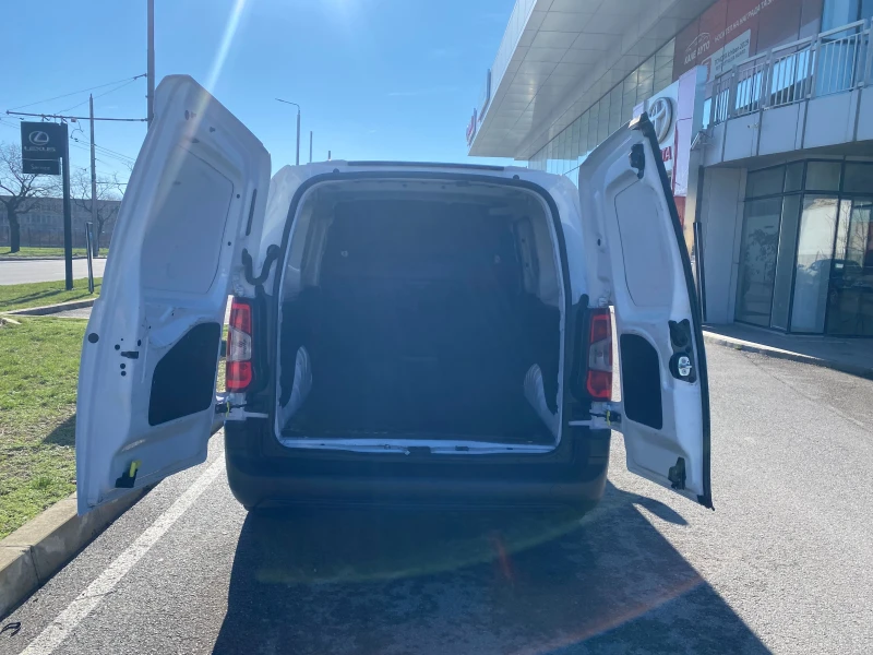 Toyota Proace City 1.2T MT, снимка 12 - Автомобили и джипове - 53474450