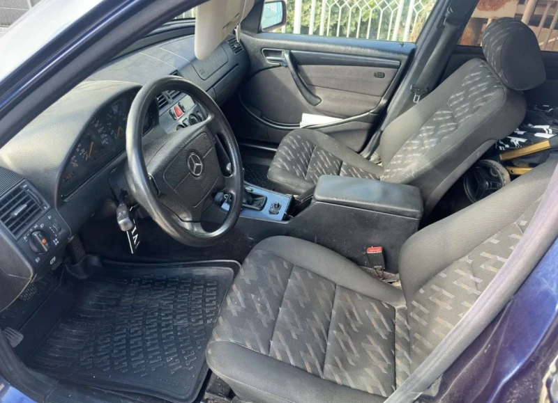 Mercedes-Benz C 180, снимка 8 - Автомобили и джипове - 53510259