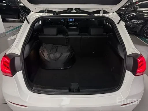 Mercedes-Benz A 220 Памет* Подгрев* Ambient* Камера* Парктроник, снимка 13 - Автомобили и джипове - 56318906
