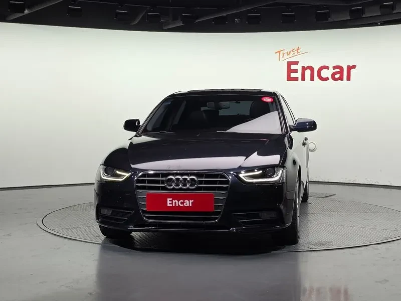Audi A4 30 Tdi B8, снимка 3 - Автомобили и джипове - 56514566