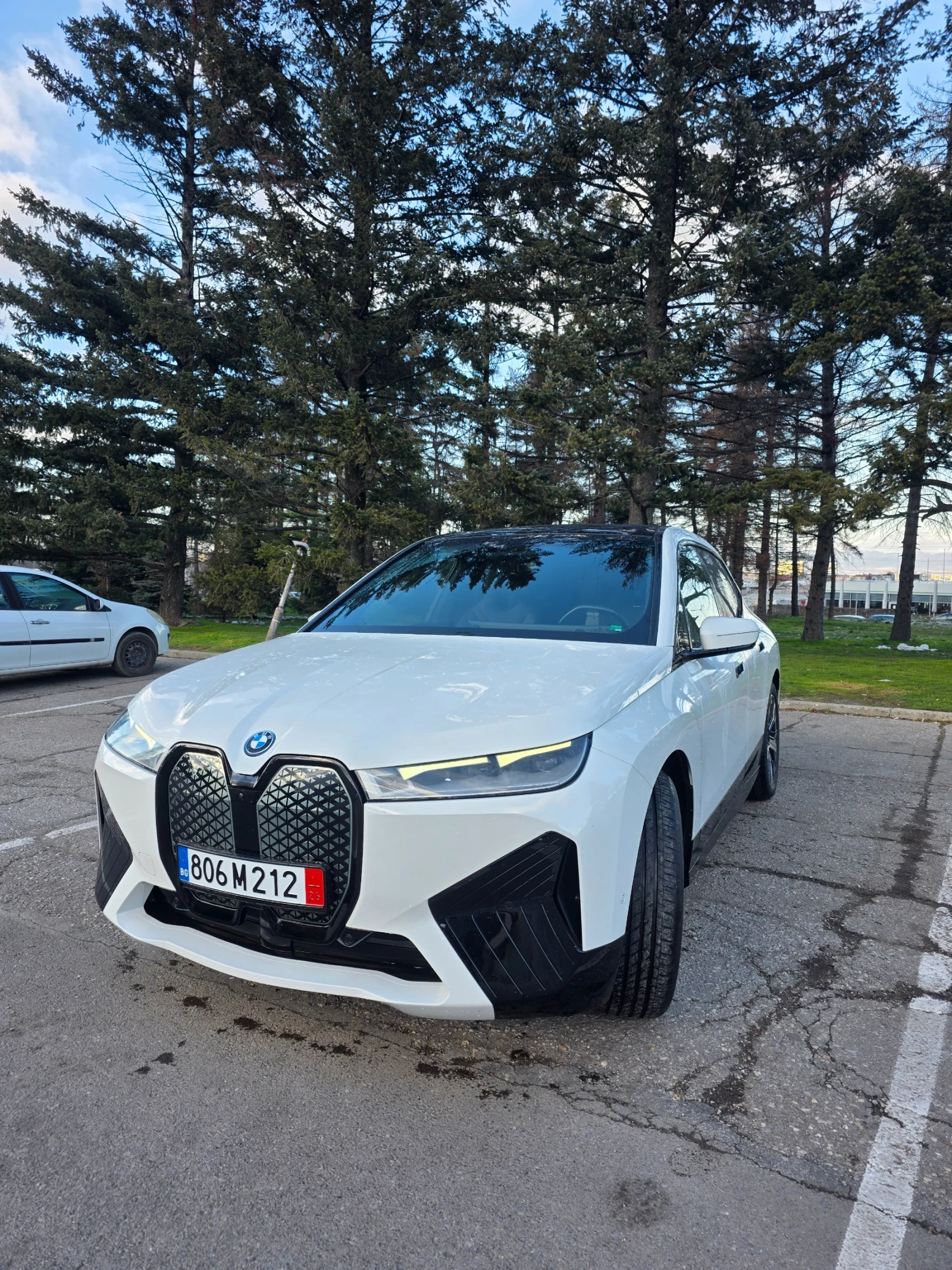 BMW iX xDrive40 Laser/360/SkyLounge/HK/СЕРТИФИКАТ, снимка 1