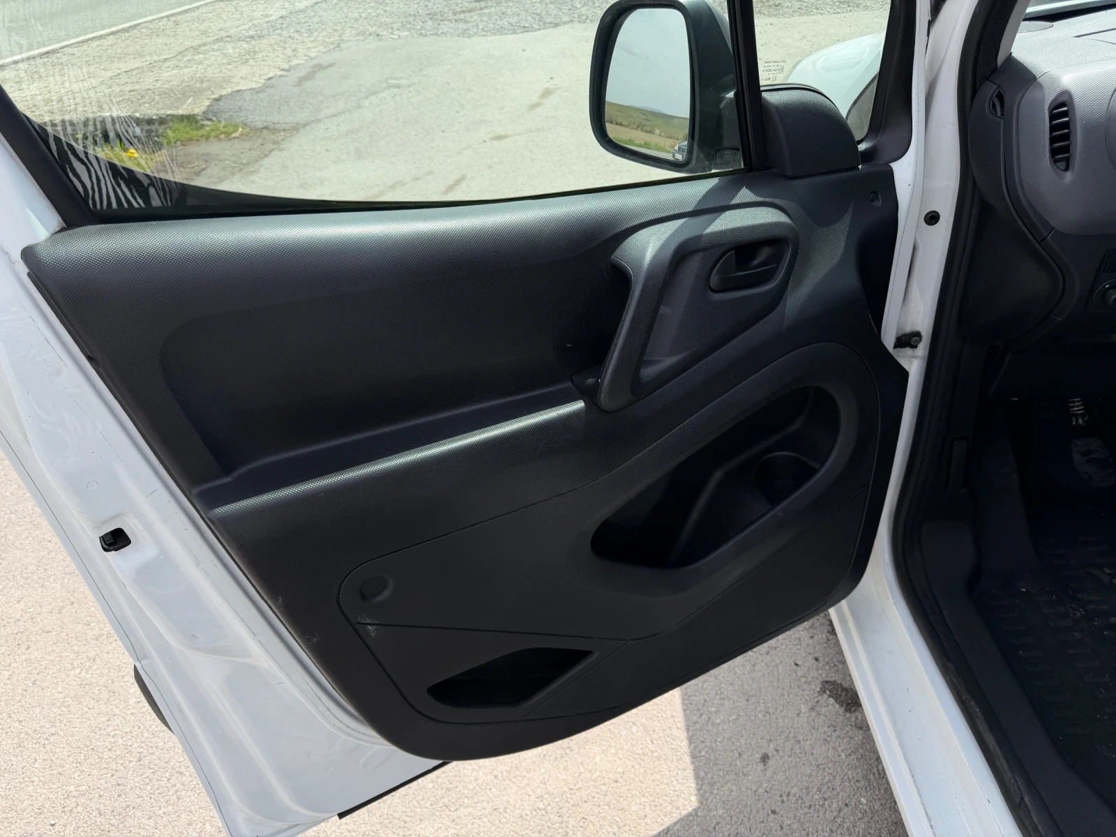 Peugeot Partner Euro 6, снимка 9 - Автомобили и джипове - 47318993