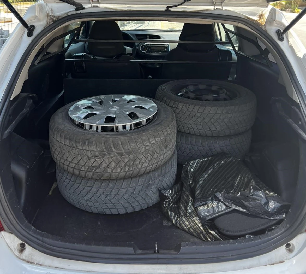 Toyota Yaris 1.0 MT - изображение 7