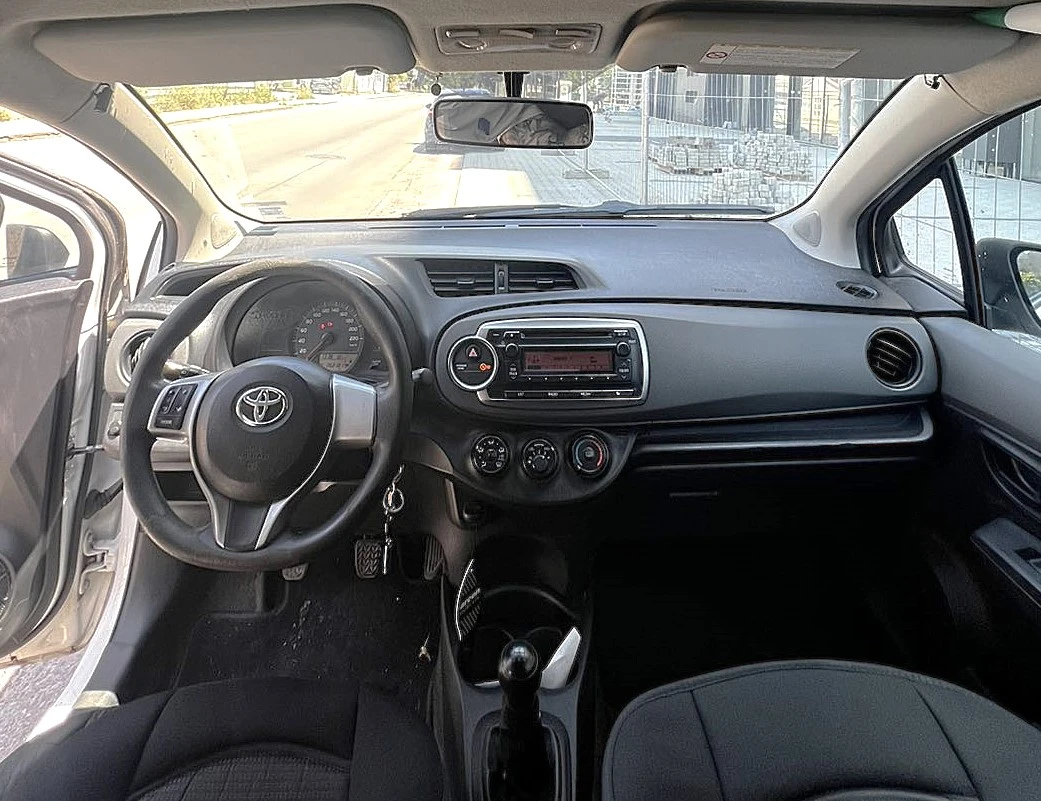 Toyota Yaris 1.0 MT - изображение 9