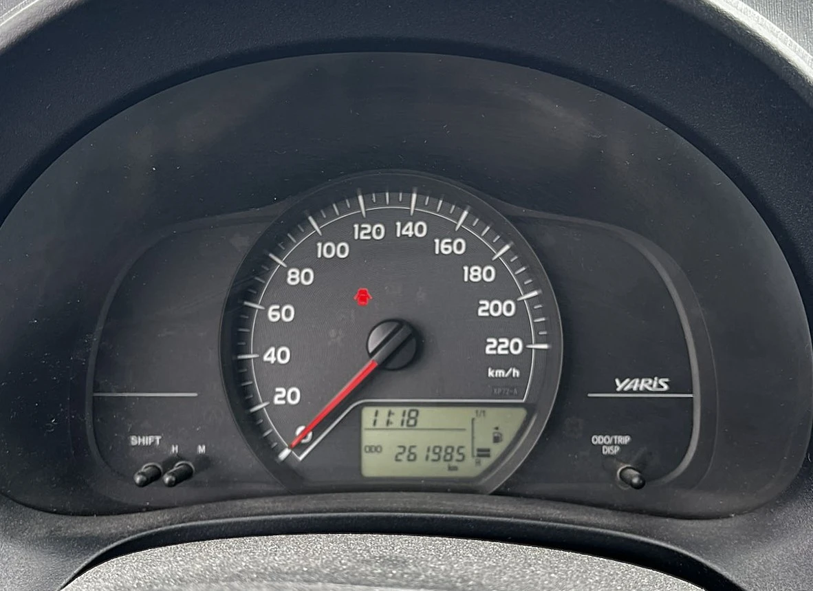 Toyota Yaris 1.0 MT - изображение 10