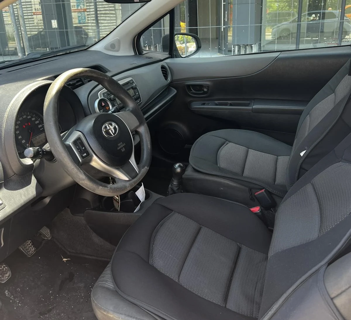 Toyota Yaris 1.0 MT - изображение 8