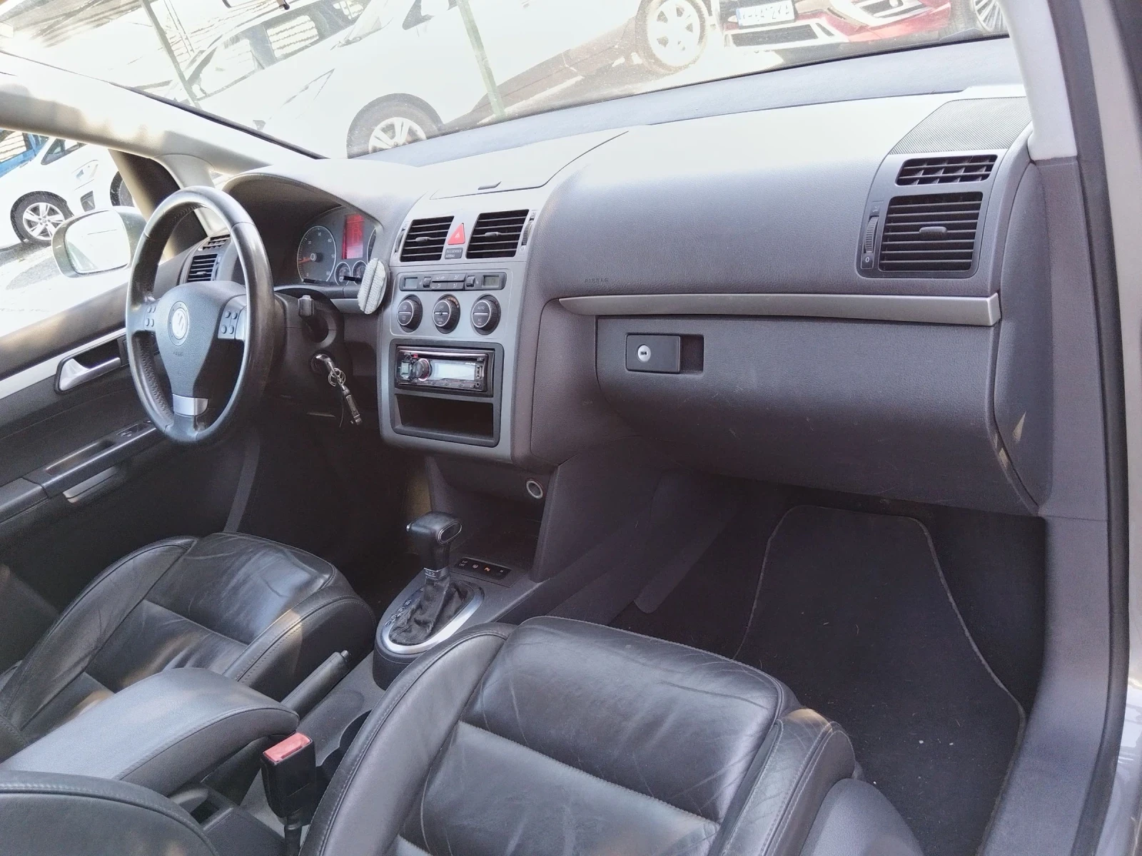 VW Touran 2000D 7mesta Ful ekstri  - изображение 9