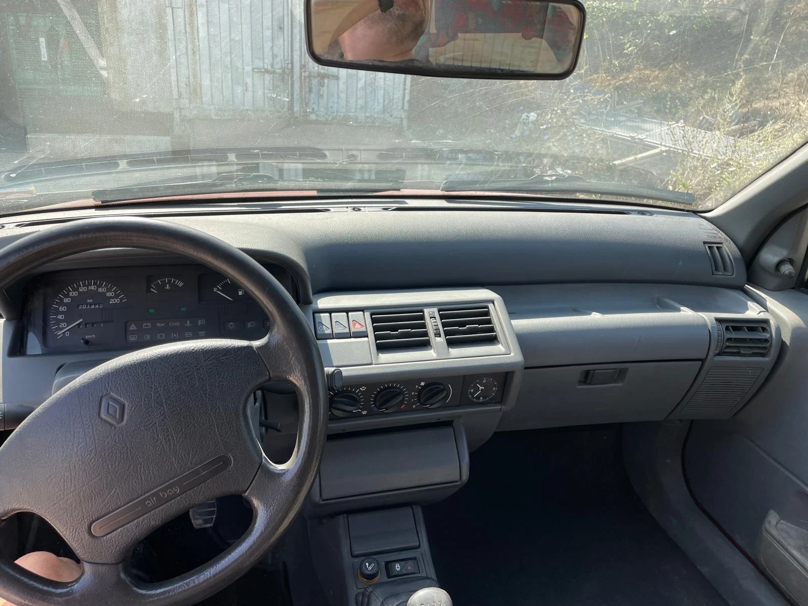 Renault Clio 1.2 - изображение 9