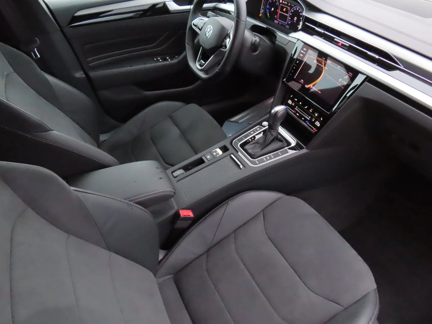 VW Arteon R-Line 2.0 TDI SCR DSG - изображение 6