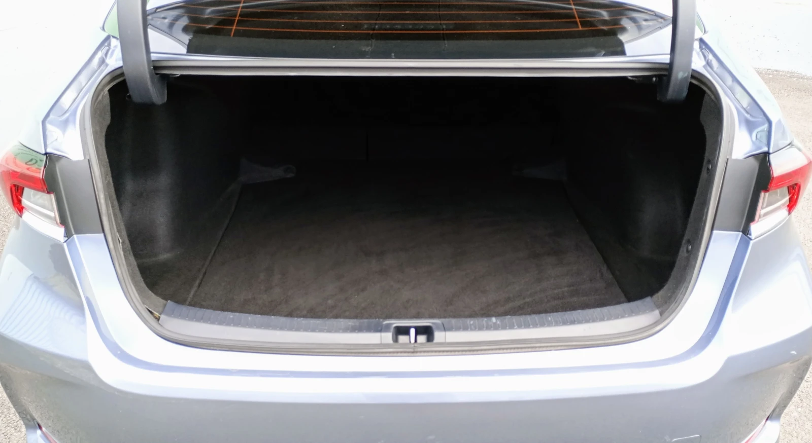 Toyota Corolla 1.6i 132 кс Automatic - изображение 8