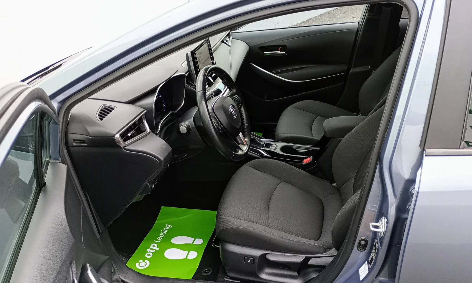 Toyota Corolla 1.6i 132 кс Automatic - изображение 6