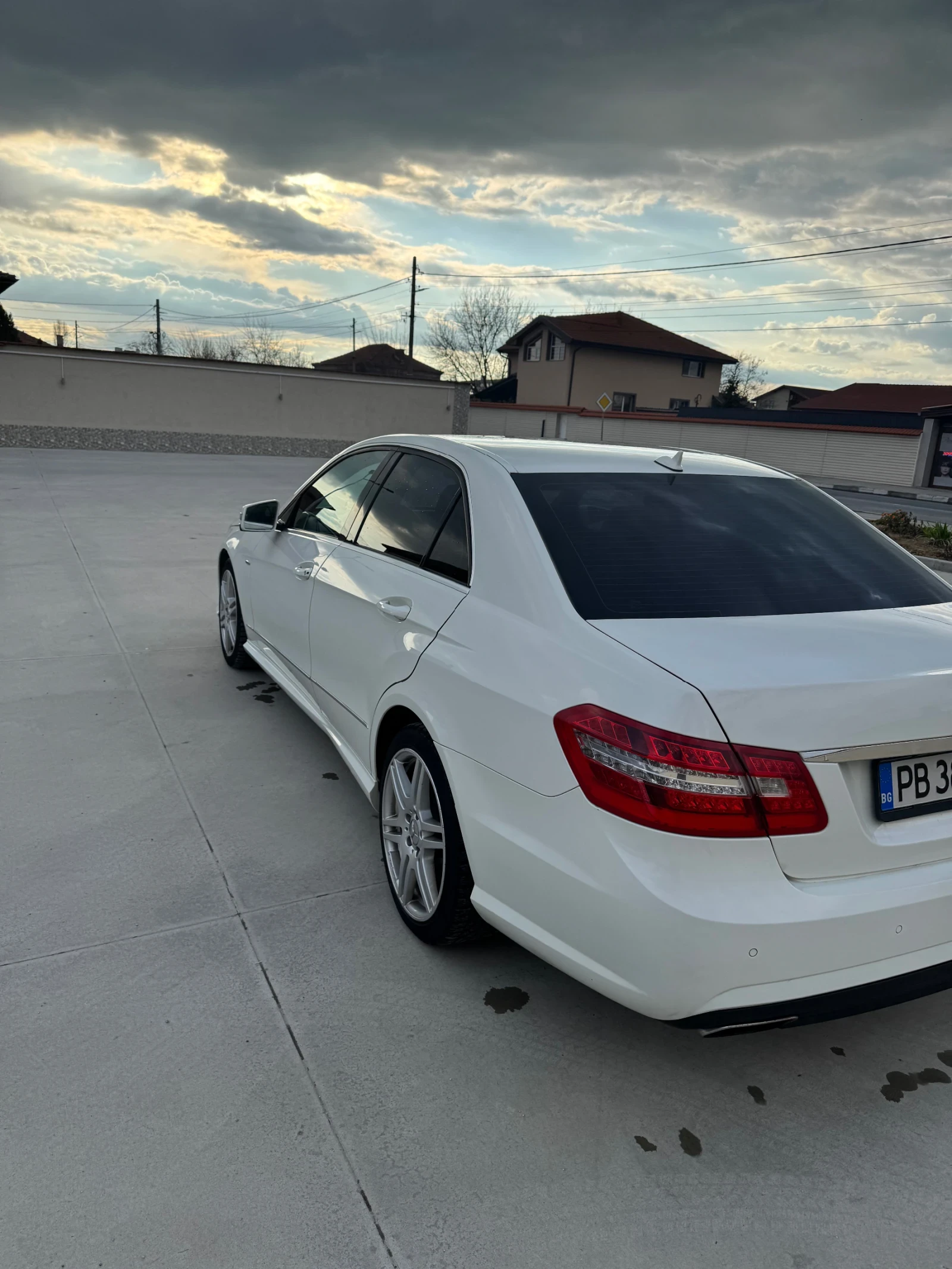 Mercedes-Benz E 350 Avantgarde, снимка 4 - Автомобили и джипове - 54140776