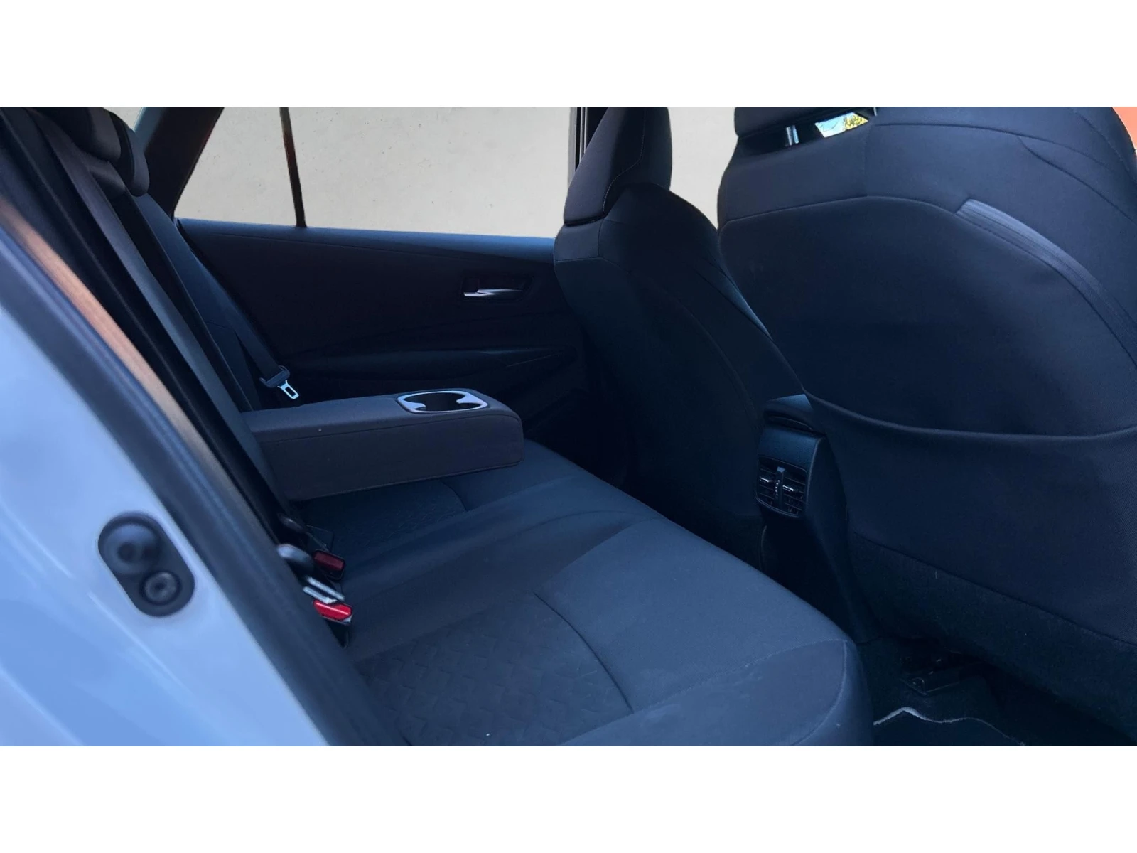 Toyota Corolla 1. 8 HSD Executive, Месечна вноска от 222  , снимка 10 - Автомобили и джипове - 54366949