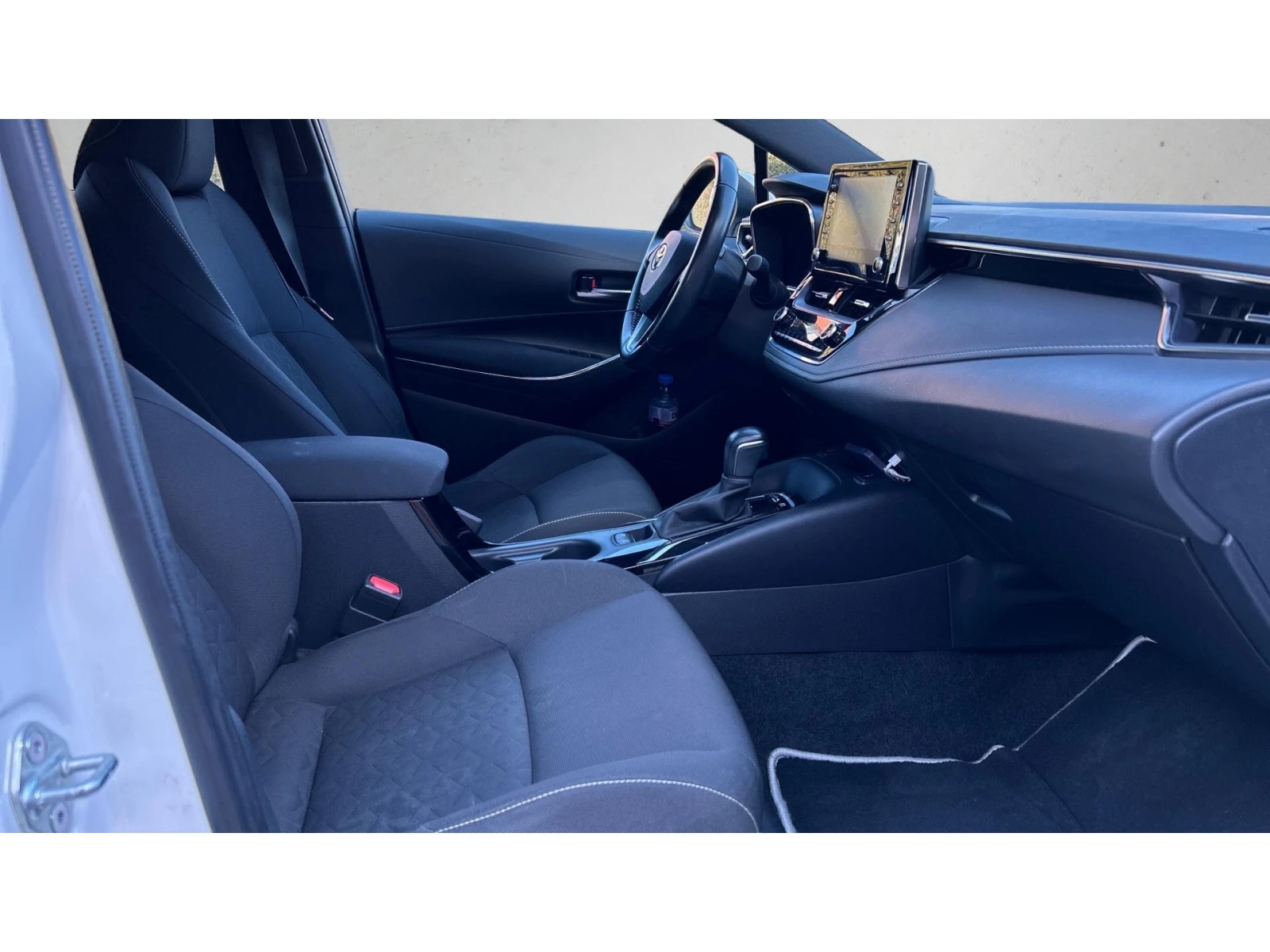 Toyota Corolla 1. 8 HSD Executive, Месечна вноска от 222  , снимка 9 - Автомобили и джипове - 54366949