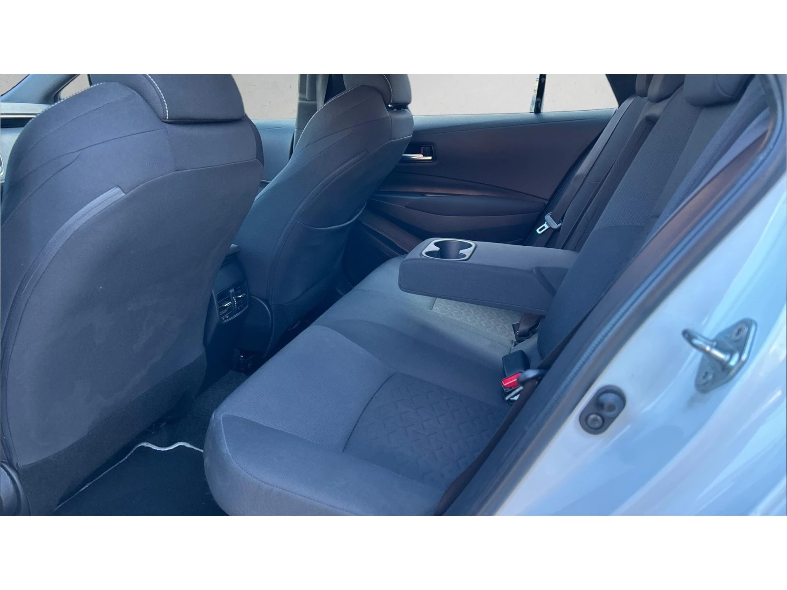 Toyota Corolla 1. 8 HSD Executive, Месечна вноска от 222  , снимка 12 - Автомобили и джипове - 54366949