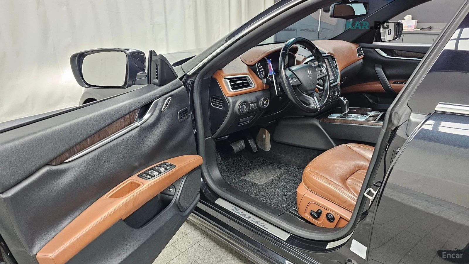 Maserati Ghibli 3.0* КОЖА* ПОДГРЕВ* ШИБИДАХ* КАМЕРА* , снимка 10 - Автомобили и джипове - 55311033