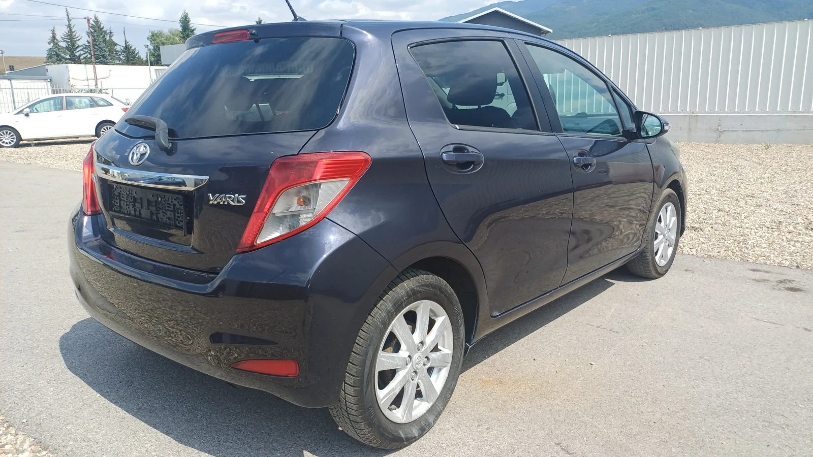 Toyota Yaris BENZ EURO 5B, снимка 6 - Автомобили и джипове - 55442395