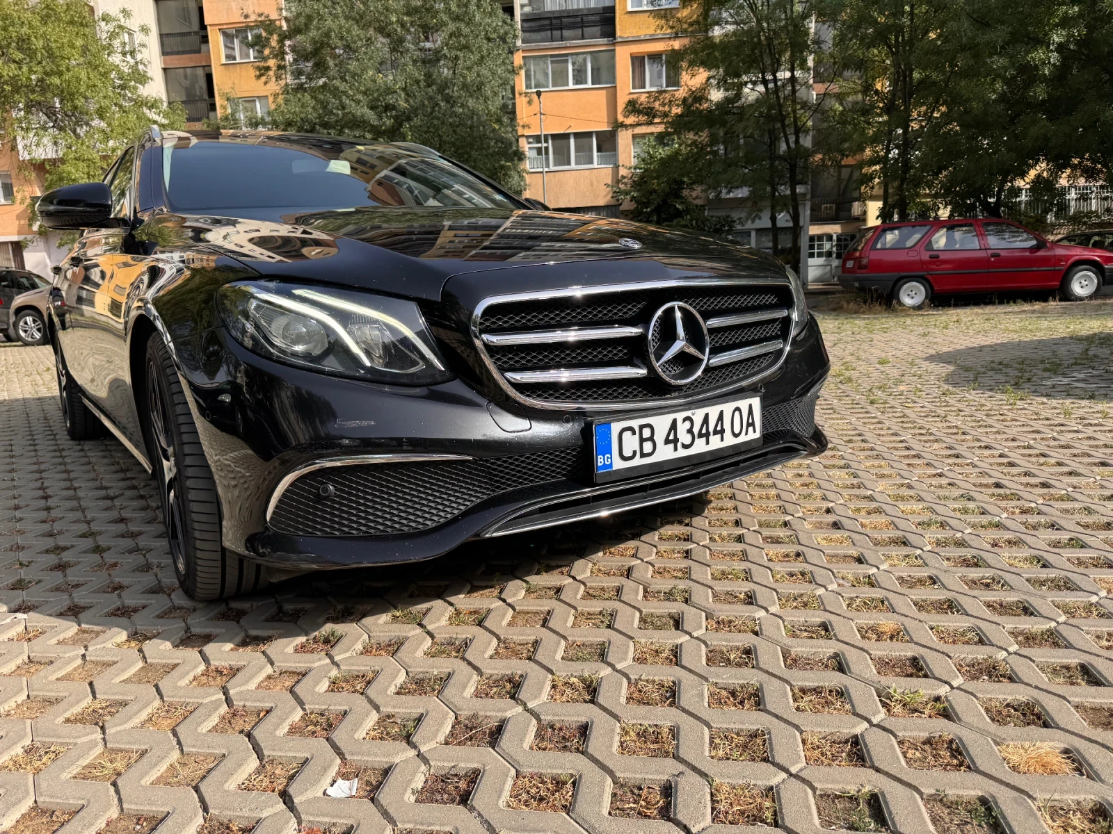 Mercedes-Benz E 220, снимка 3 - Автомобили и джипове - 55866514