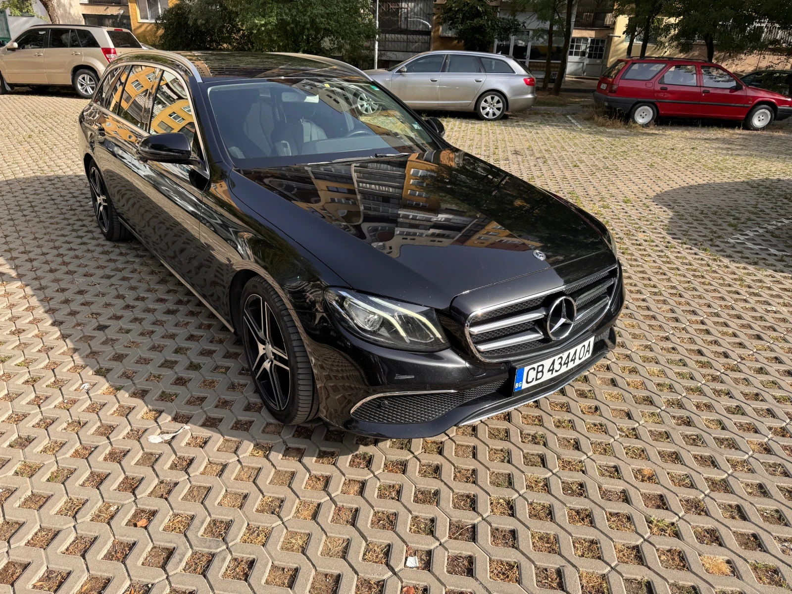 Mercedes-Benz E 220, снимка 2 - Автомобили и джипове - 55866514