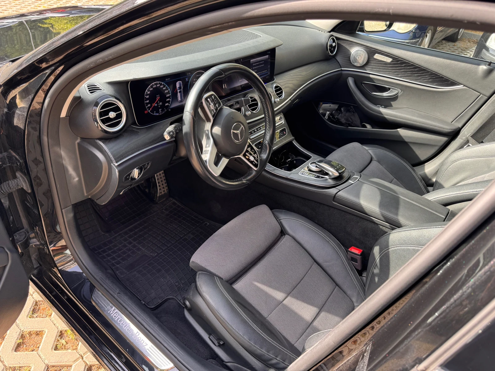 Mercedes-Benz E 220, снимка 9 - Автомобили и джипове - 55866514