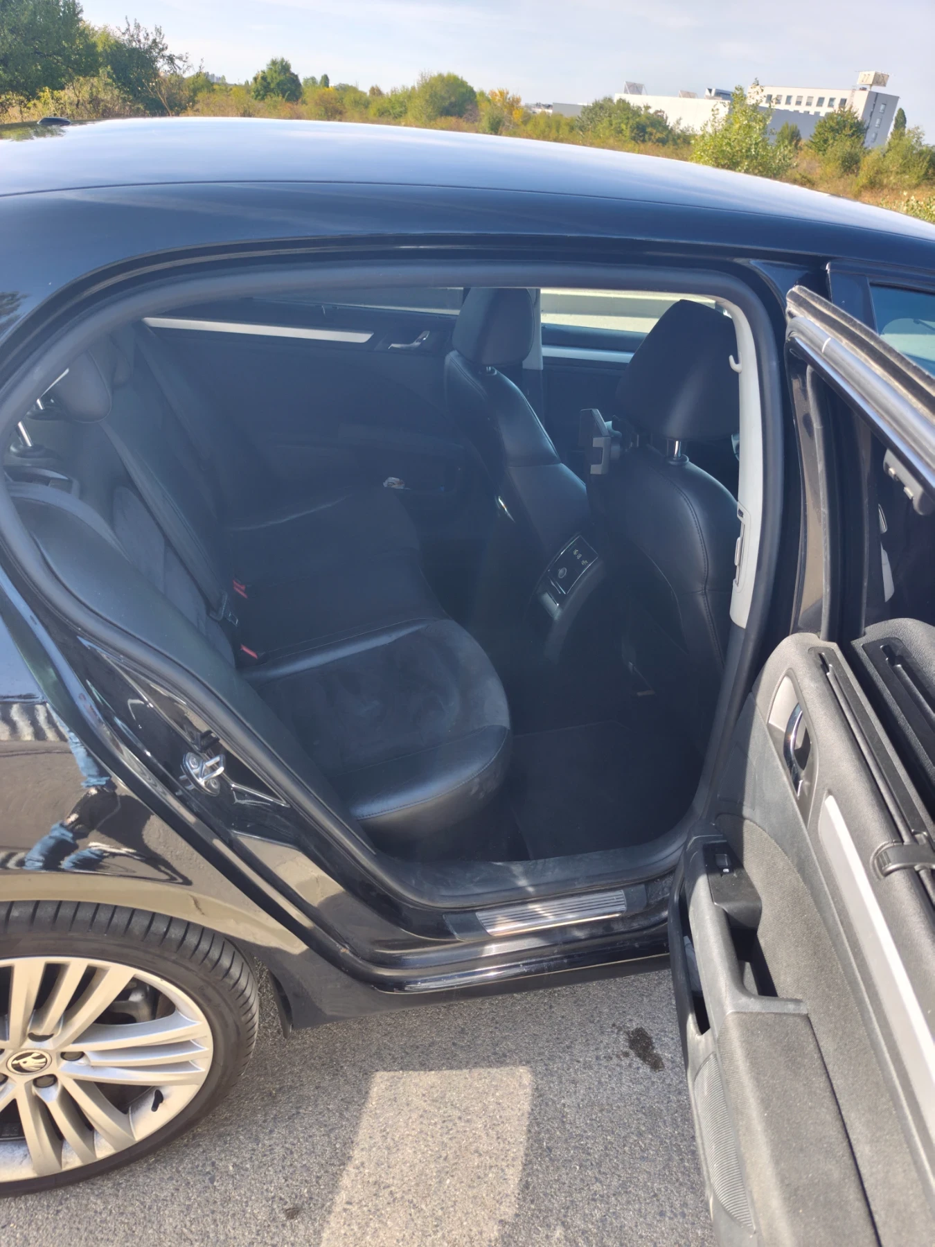 Skoda Superb 2.0 TDI 140к.с., снимка 8 - Автомобили и джипове - 56328066