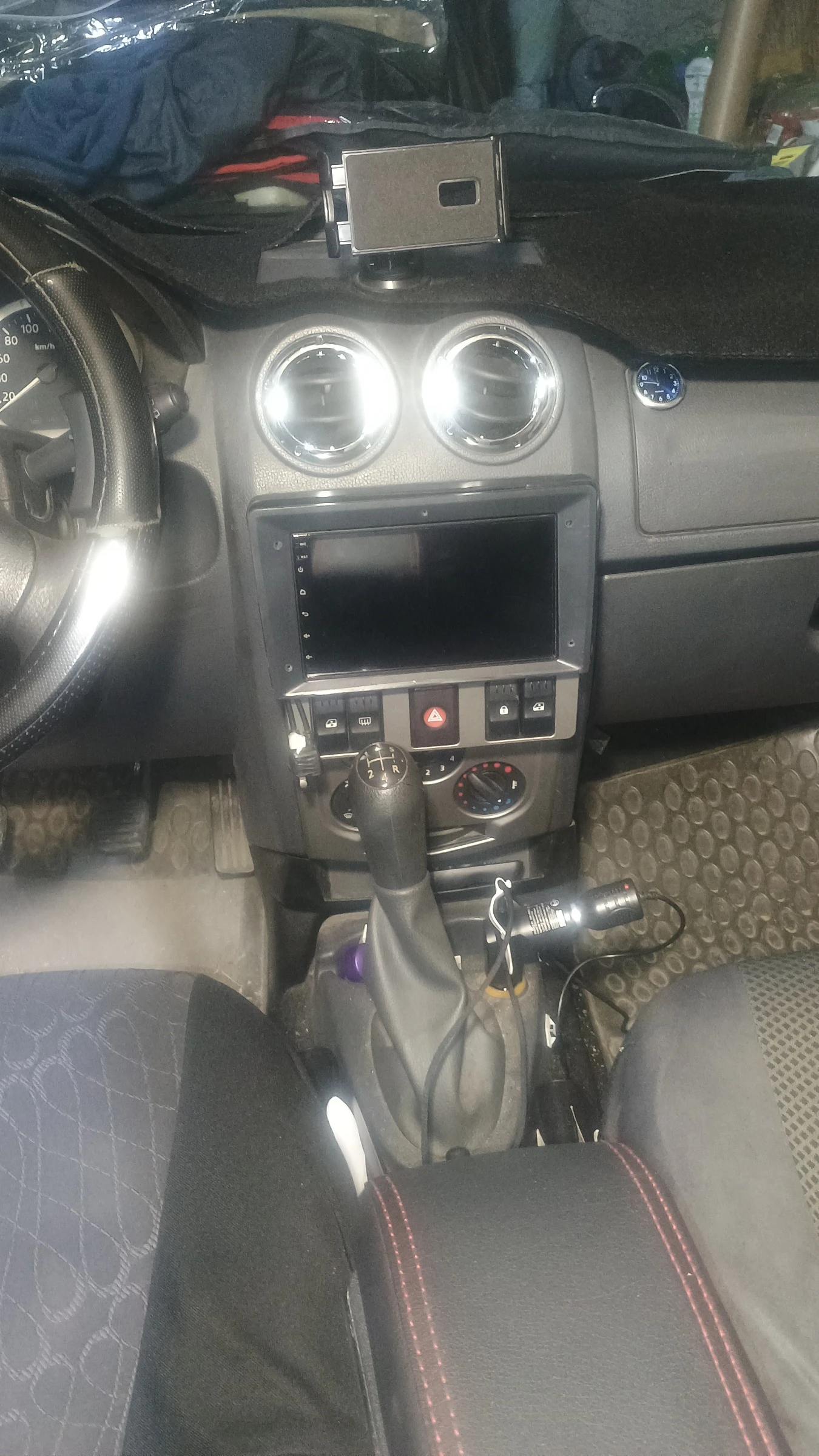 Dacia Logan, снимка 5 - Автомобили и джипове - 56614305