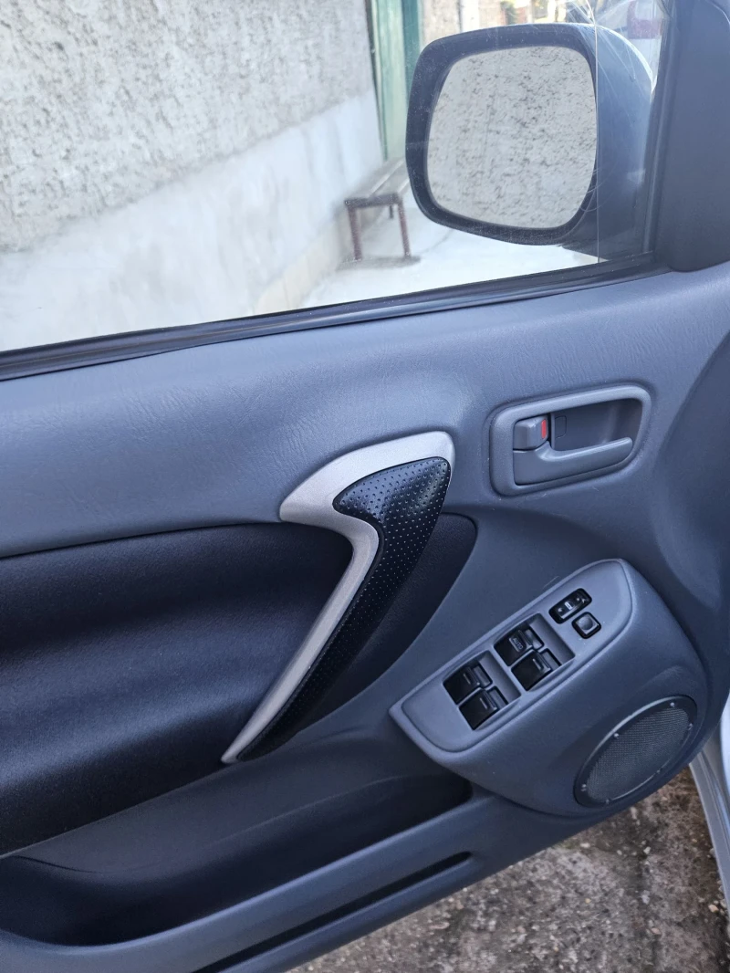 Toyota Rav4 2.0 D4D, снимка 7 - Автомобили и джипове - 52232328