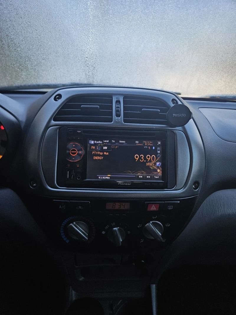 Toyota Rav4 2.0 D4D, снимка 9 - Автомобили и джипове - 52232328