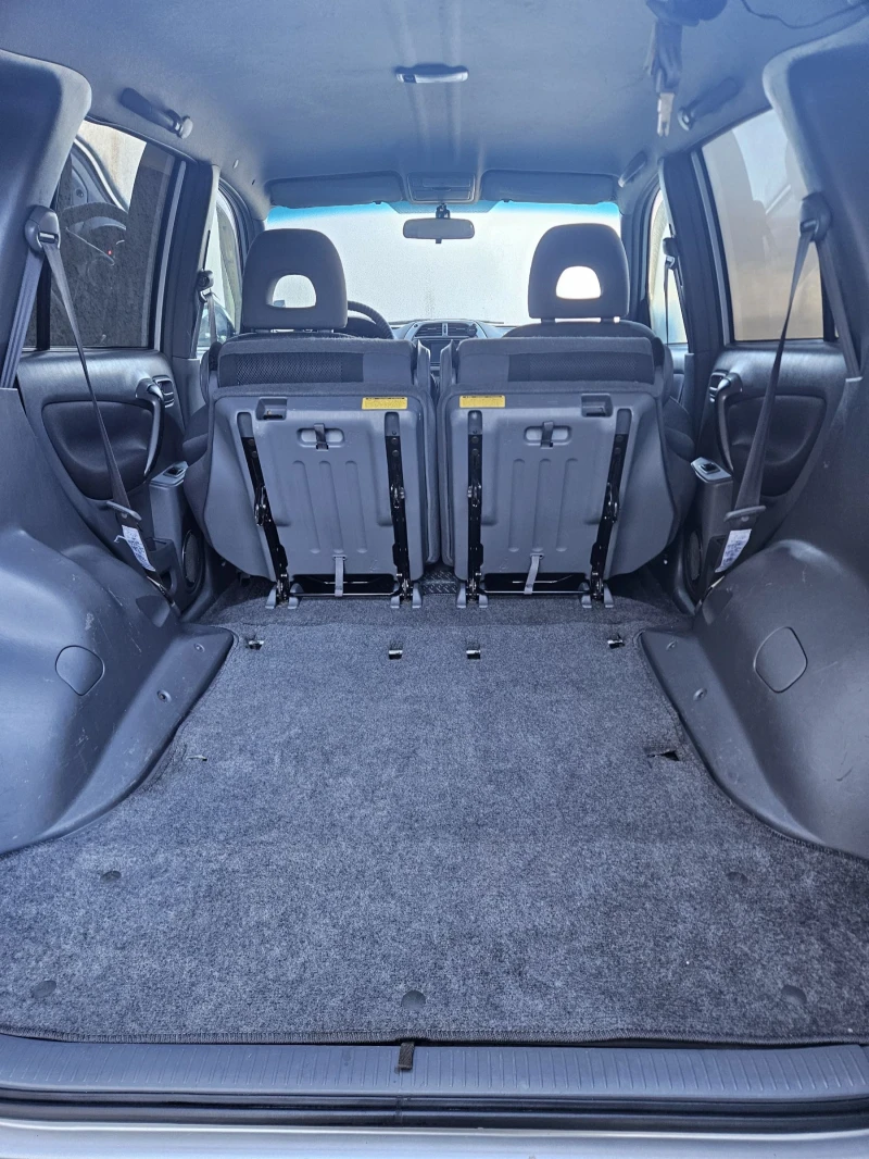 Toyota Rav4 2.0 D4D, снимка 11 - Автомобили и джипове - 52232328